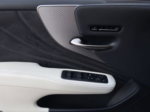 Used 2024 Lexus LS 500 F Sport image 12