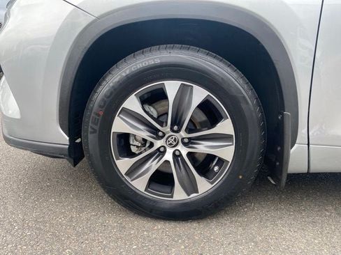 Used 2023 Toyota Highlander XLE FWD image 16