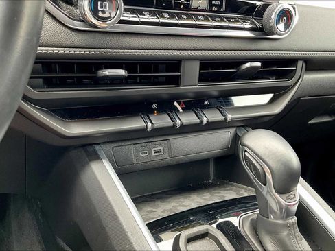 Used 2024 Chevrolet Colorado LT w/ LT Convenience Package image 31