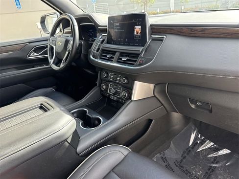 Used 2024 Chevrolet Suburban Premier image 27
