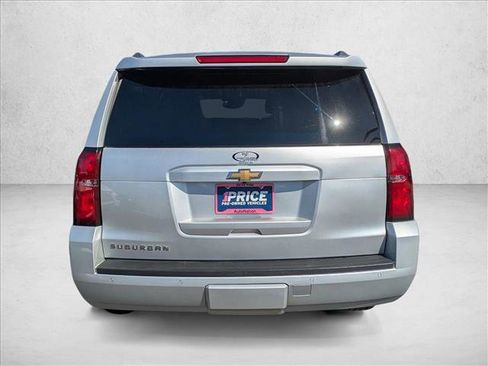 Used 2018 Chevrolet Suburban LT image 7
