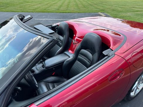 Used 2004 Chevrolet Corvette Convertible w/ Preferred Equipment Group RWD image 20