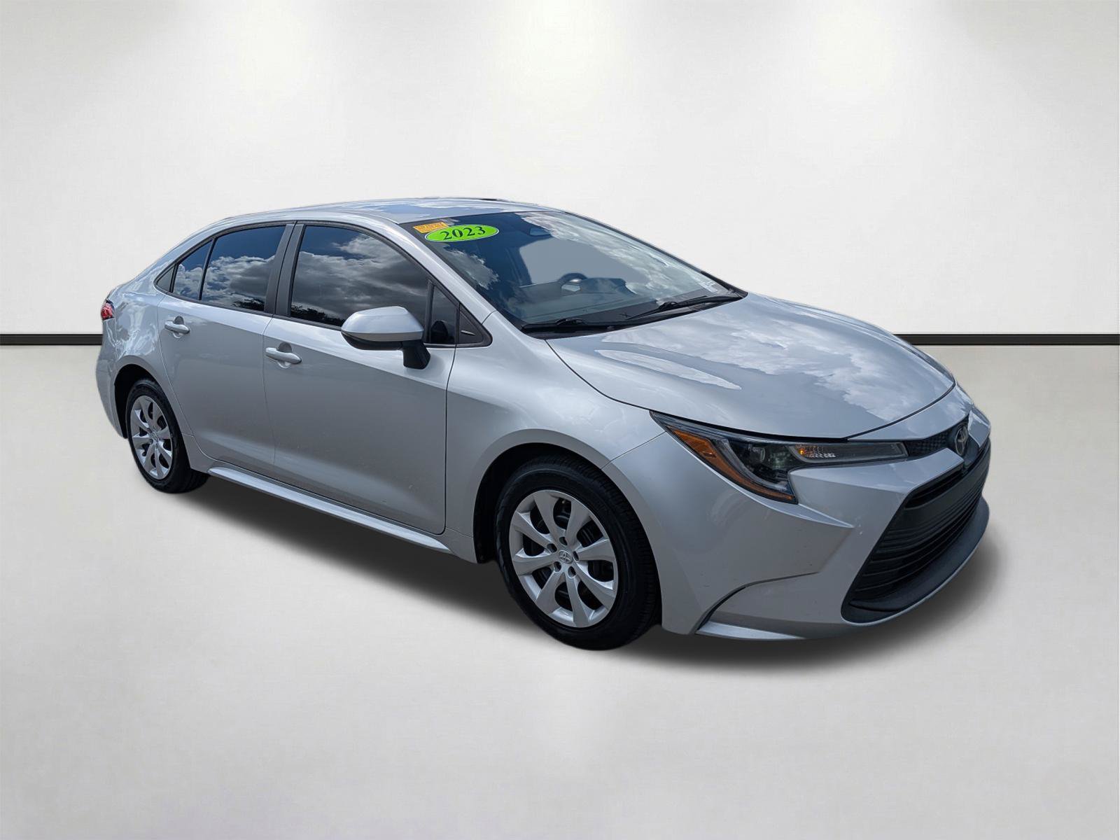 Used 2023 Toyota Corolla LE FWD image 2