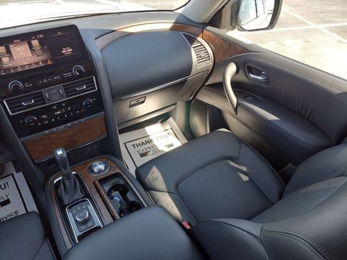 Used 2024 Nissan Armada SL image 17