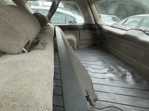 Used 2004 Subaru Outback Wagon image 9
