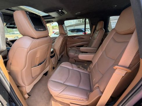 Used 2017 Cadillac Escalade AWD Platinum image 27