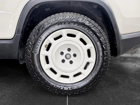 Used 2025 Rivian R1T Adventure AWD/4WD image 32