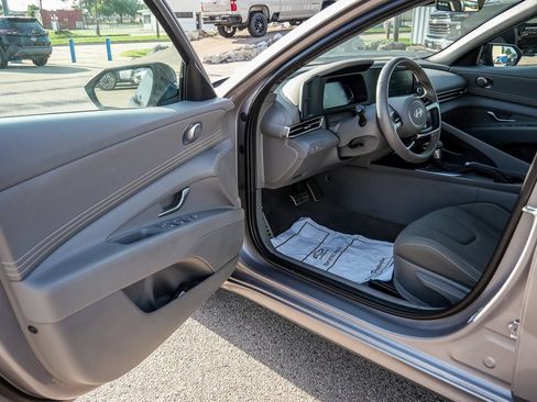 Used 2025 Hyundai Elantra Sport FWD image 47