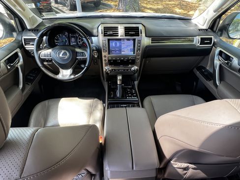 Used 2020 Lexus GX 460 Luxury w/ Accessory Package image 35