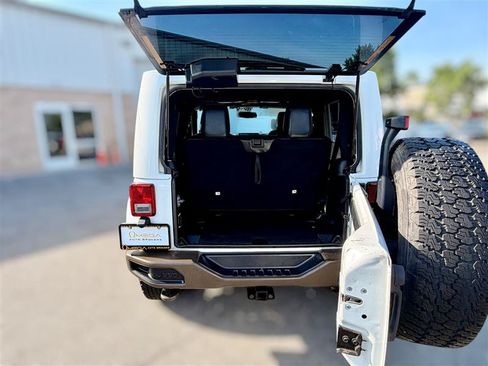 Used 2016 Jeep Wrangler Sahara AWD/4WD image 8