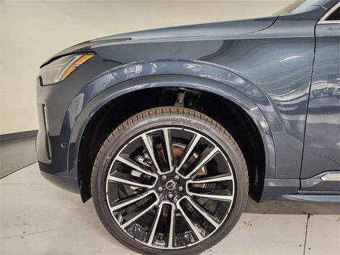 New 2026 Volvo XC90 B6 Plus w/ Protection Package Premier image 11