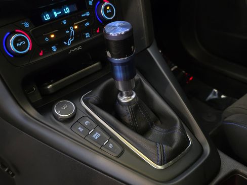Used 2017 Ford Focus RS AWD/4WD image 7