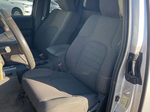 Used 2017 Nissan Frontier SV image 16