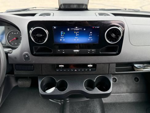 Used 2025 Mercedes-Benz Sprinter 2500 image 17