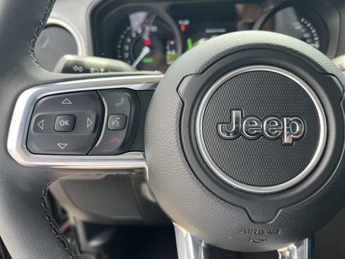 Certified 2025 Jeep Wrangler Unlimited Sahara w/ Safety Group AWD/4WD image 28
