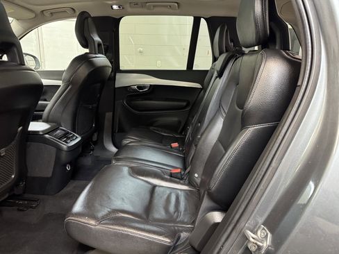 Used 2018 Volvo XC90 T5 Momentum w/ Convenience Package image 17
