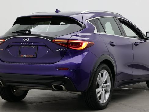 Used 2018 INFINITI QX30 Premium w/ Navigation Package FWD image 10