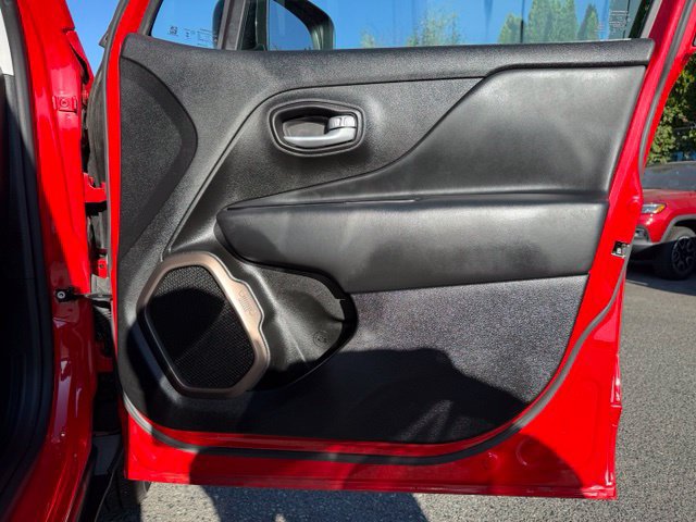 Used 2023 Jeep Renegade Latitude AWD/4WD image 13