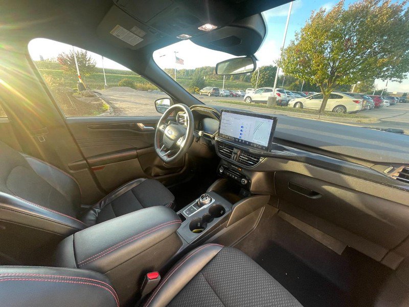 Used 2023 Ford Escape ST-Line w/ Tech Pack #1 AWD/4WD image 6