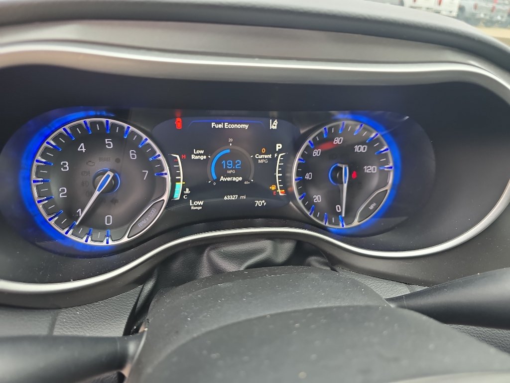 Used 2024 Chrysler Pacifica Touring-L FWD image 18