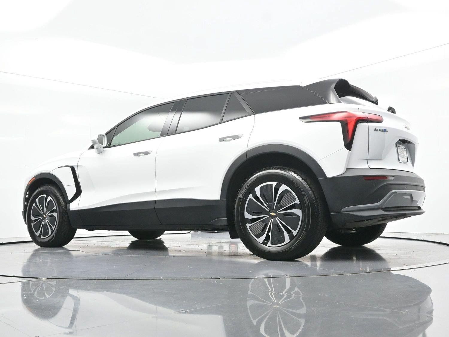 Used 2024 Chevrolet Blazer EV LT AWD/4WD image 49