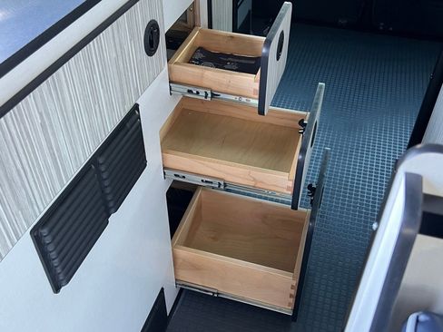 Used 2022 Mercedes-Benz Sprinter 2500 image 39