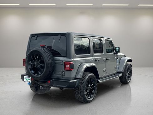 Used 2022 Jeep Wrangler Unlimited Sahara w/ Cold Weather Group image 3