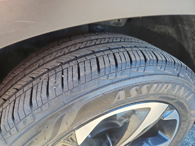 Used 2025 Chevrolet Trax RS FWD image 27