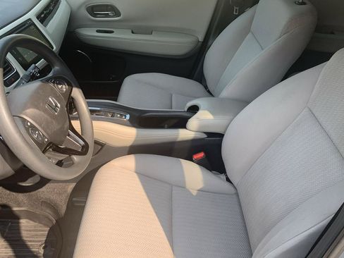 Used 2018 Honda HR-V EX image 8