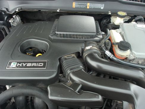 Used 2017 Ford Fusion SE w/ Equipment Group 601A FWD image 39