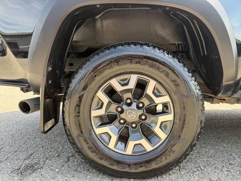 Used 2022 Toyota Tacoma TRD Off-Road w/ TRD Premium Off Road Package AWD/4WD image 22