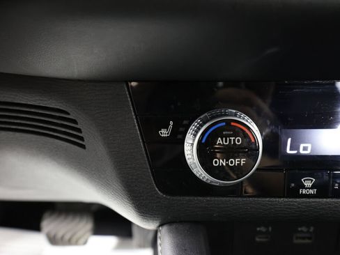 Used 2022 Mitsubishi Outlander SE AWD/4WD image 36