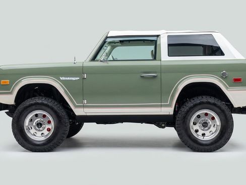 Used 2025 Ford Bronco Badlands AWD/4WD image 16