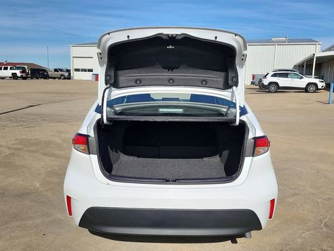 Used 2025 Toyota Corolla LE image 8