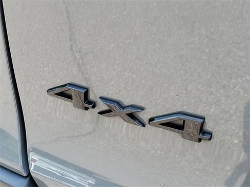 Used 2023 Jeep Cherokee Altitude Lux image 34