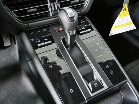 New 2026 Porsche Macan AWD/4WD image 19