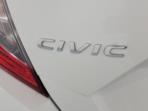 Used 2018 Honda Civic EX-L image 9