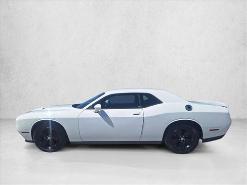 Used 2018 Dodge Challenger SXT RWD image 8
