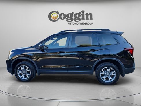 Used 2023 Honda Passport TrailSport image 2