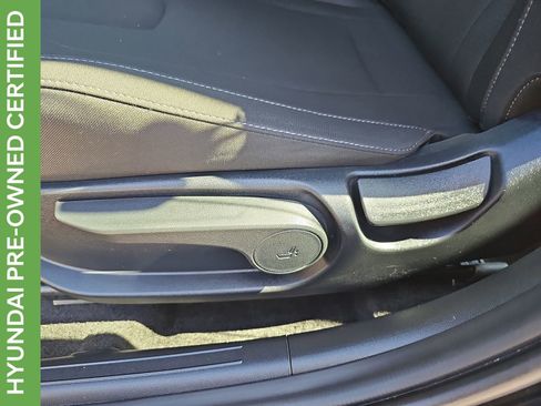 Certified 2025 Hyundai Elantra SEL image 32