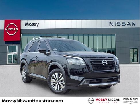 New 2025 Nissan Pathfinder SL image 1