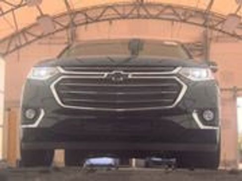 Used 2018 Chevrolet Traverse Premier w/ Driver Confidence II Package FWD image 4