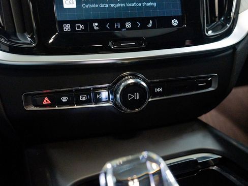 Used 2023 Volvo V60 B5 Cross Country Ultimate w/ Climate Package image 44