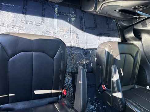 Used 2025 Chrysler Pacifica Select w/ Uconnect Theater Family Group image 28