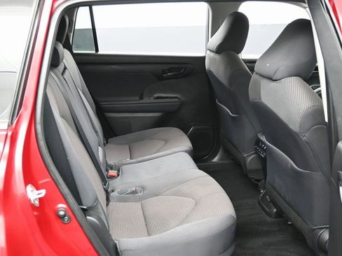 Used 2021 Toyota Highlander LE image 37