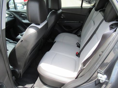 Used 2018 Chevrolet Trax LT w/ Driver Confidence Package FWD image 29