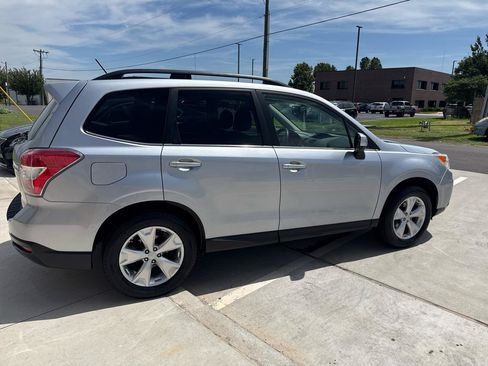 Used 2014 Subaru Forester 2.5i Limited w/ Popular Package #1 AWD/4WD image 9