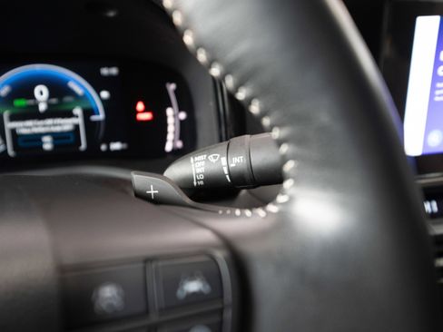 Used 2025 Toyota Camry SE w/ Convenience Package image 14