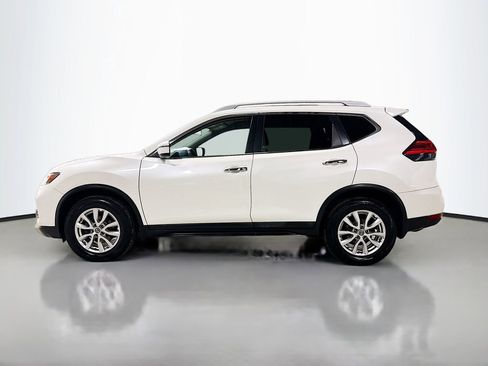 Used 2017 Nissan Rogue SV image 4