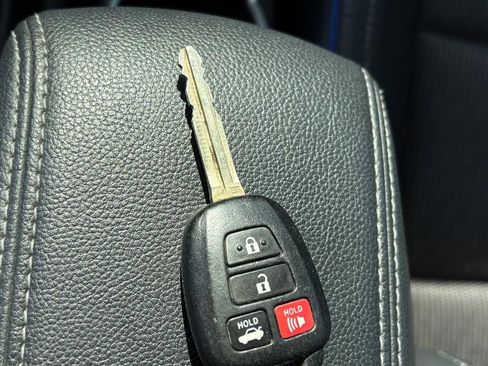 Used 2018 Toyota Corolla SE FWD image 22